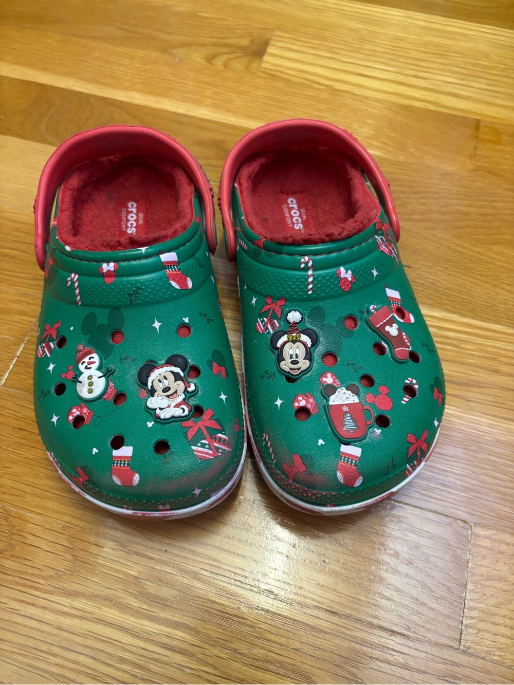 CROCS Kids Green & Red Mickey Disney Holiday Christmas Fleece Lined Clogs 13